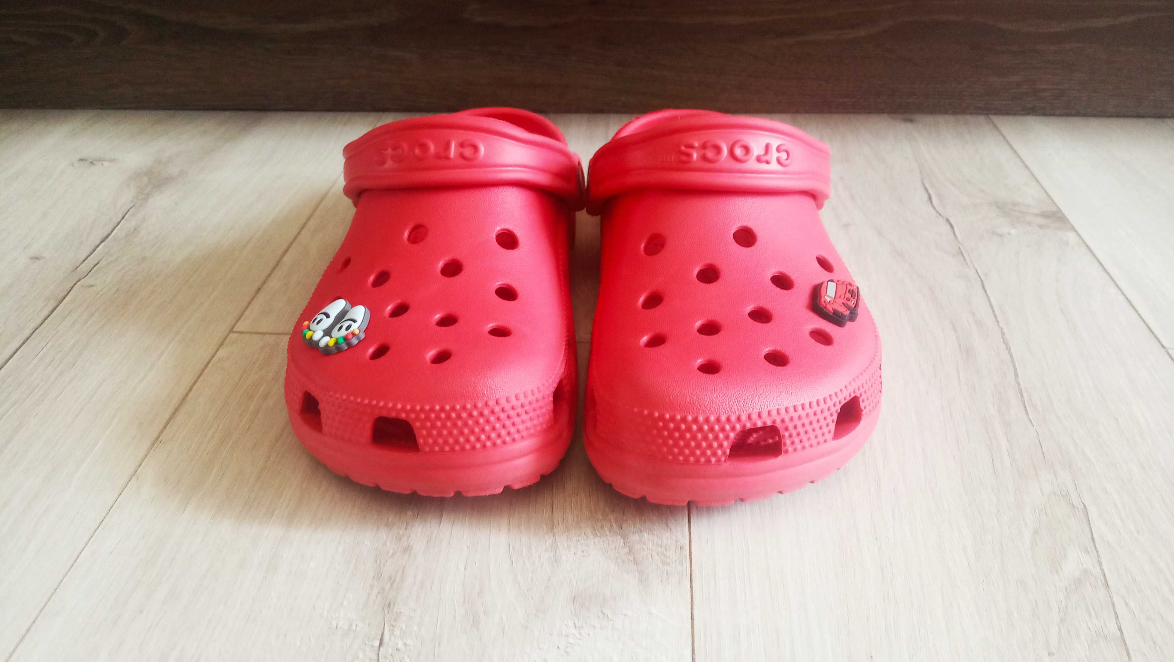 Crocs Classic clag klapki M5 W7 czerwone