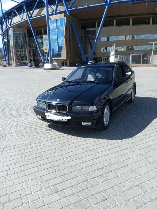 Продам BMW  е 36 компакт