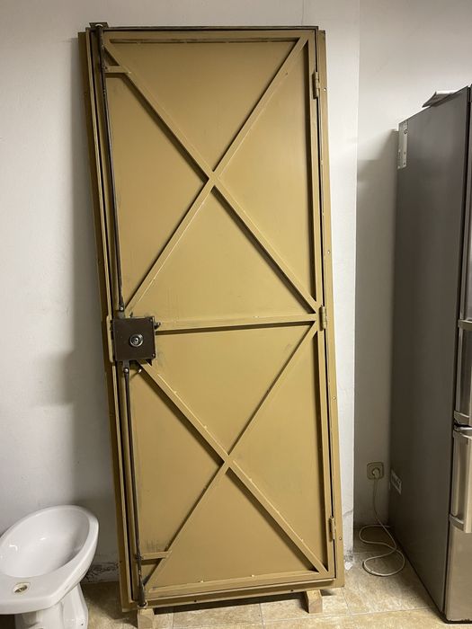 Porta ferro fechadura segurança