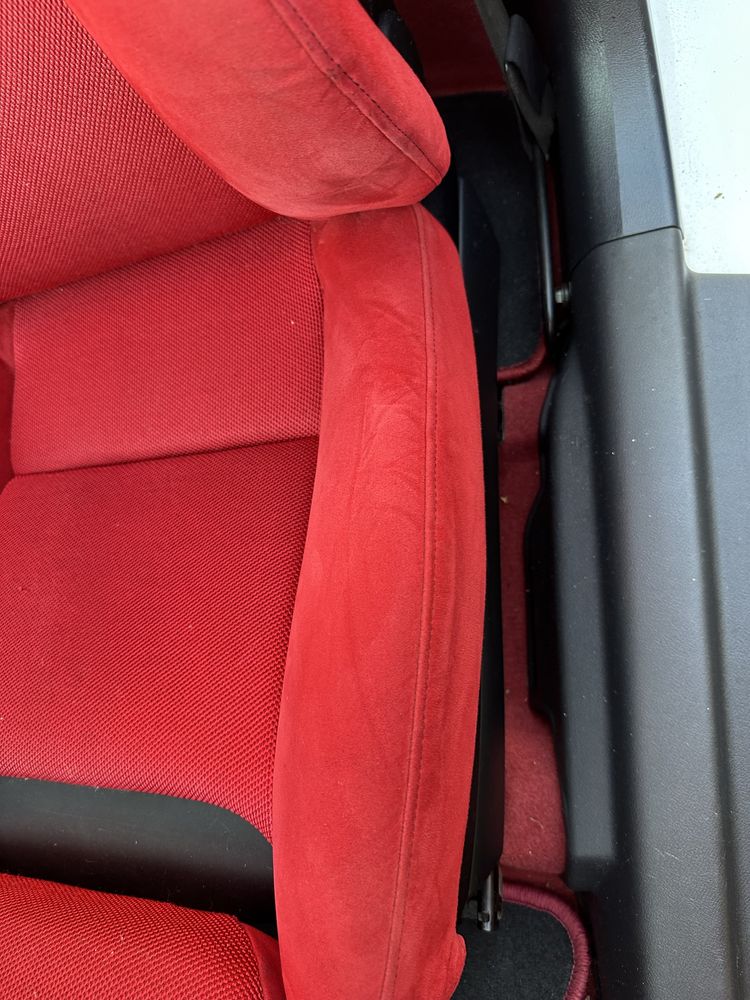 Fotele Recaro czerwone Civic type R