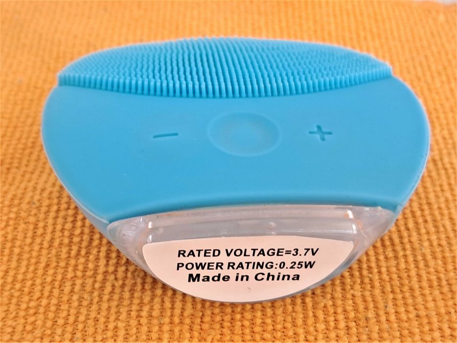 Прибор для массажа и чистки кожи лица Beurer FC 52