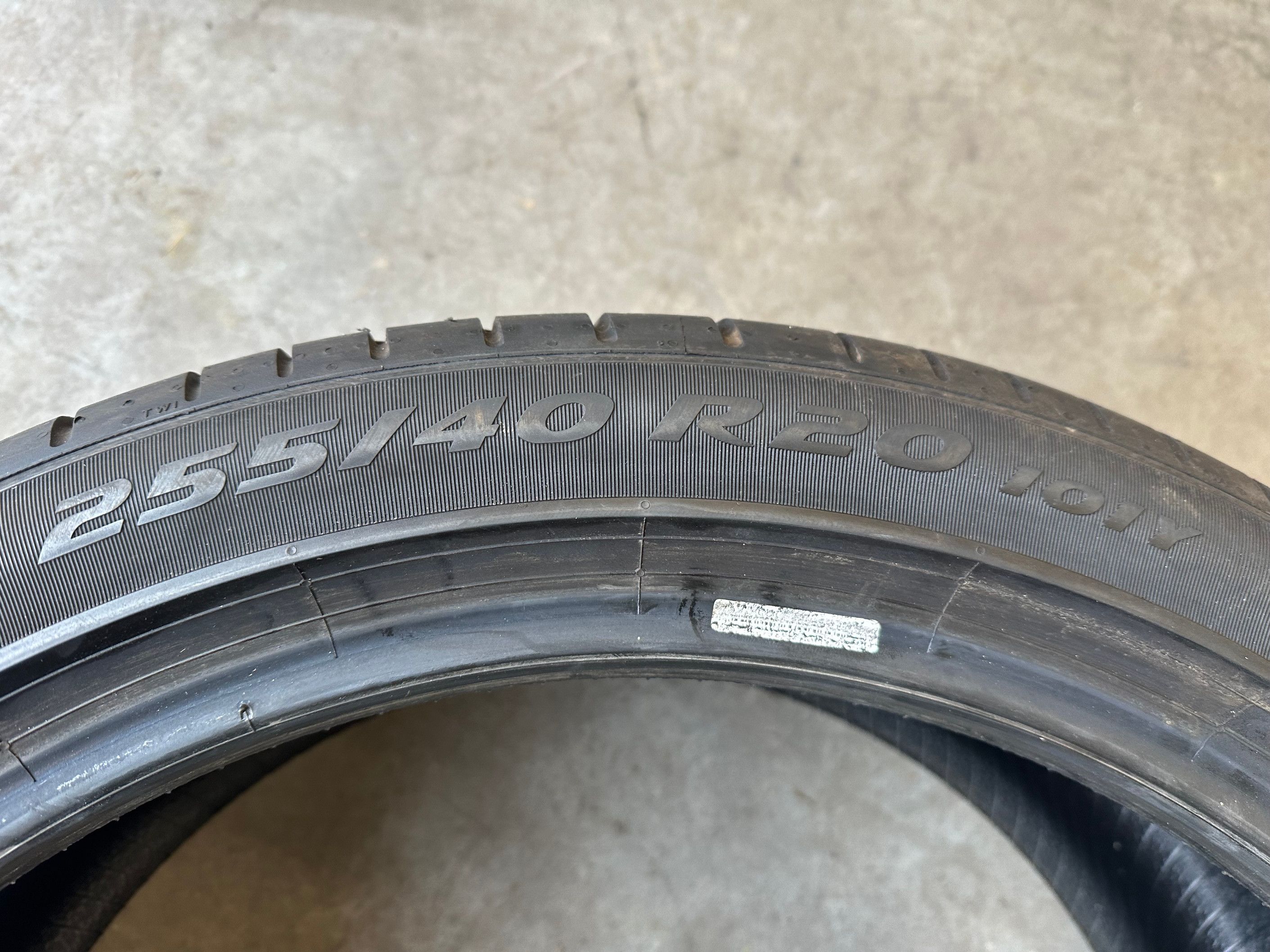 Opona Pirelli P Zero - 255/40/20