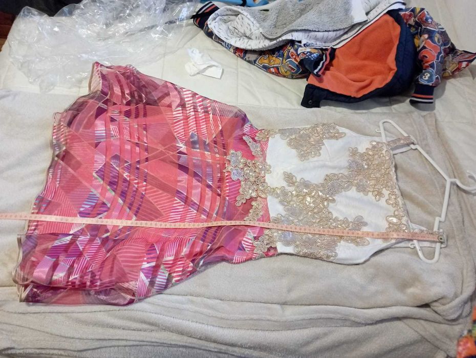 vestido bege, dourado e lindos pormenores rosa Ana Sousa