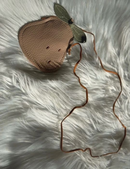 Urocza mini torebka dziecięca z motywem gruszki