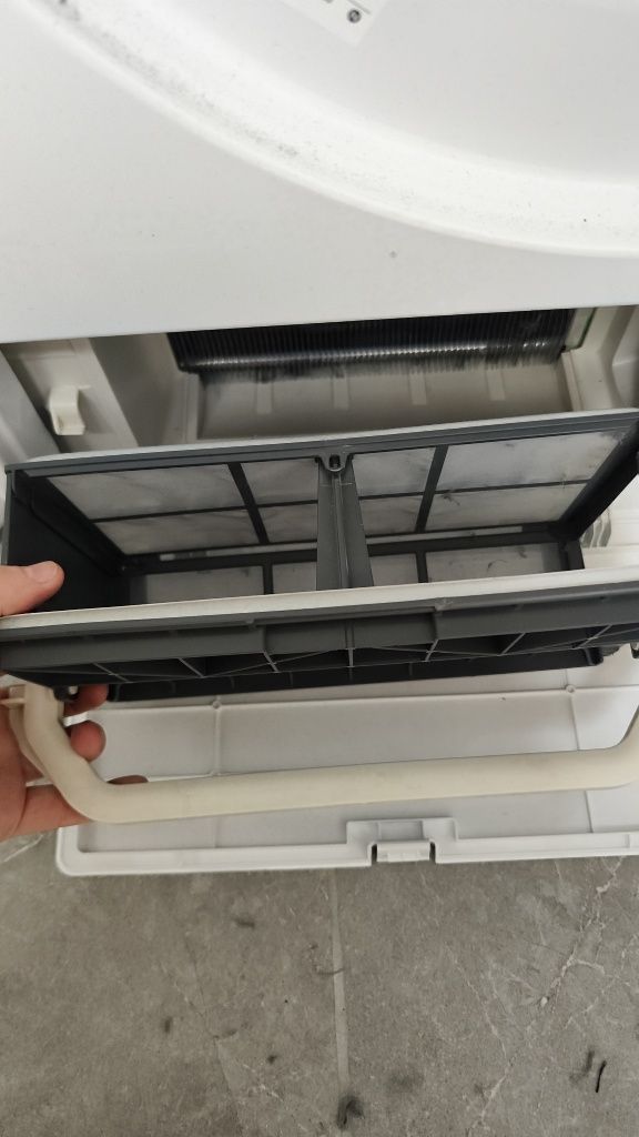 Sprzedam suszarkę Whirlpool model FFT M22 8X2B PL - na gwarancji!!