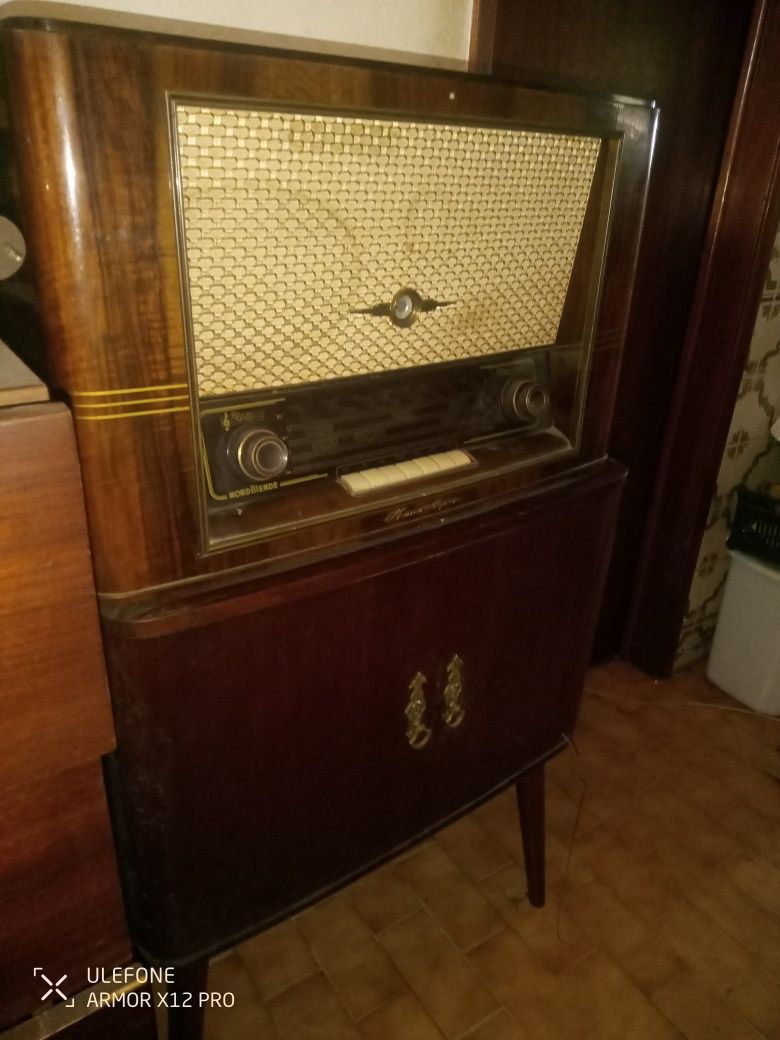 Rádio a válvulas Nordmend anos 50