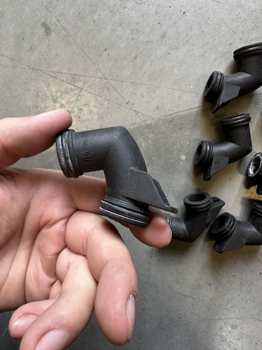 Фланец штуцер трубка радіатора егр 2.2 ОМ 611 C E  class