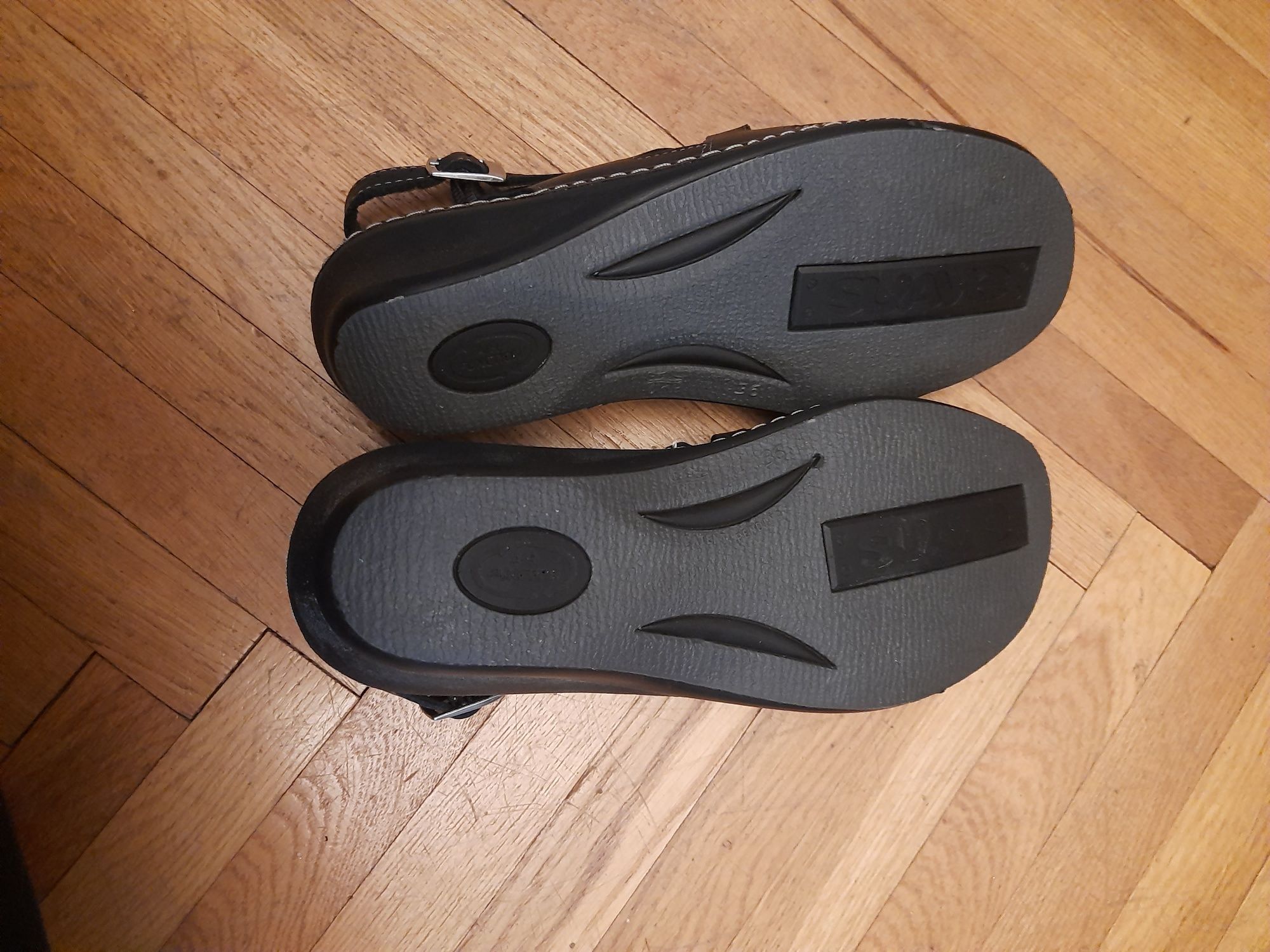 Nowe czarne skórzane sandałki Comfortabel 36