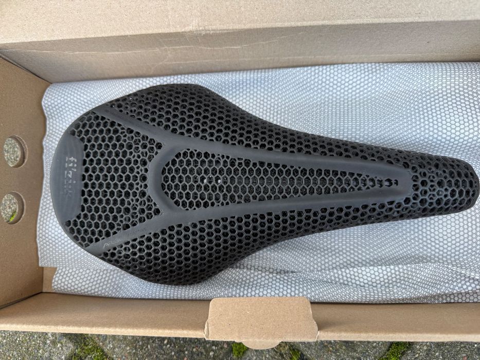 Siodełko Fizik Vento Argo Adaptive R1 Carbon