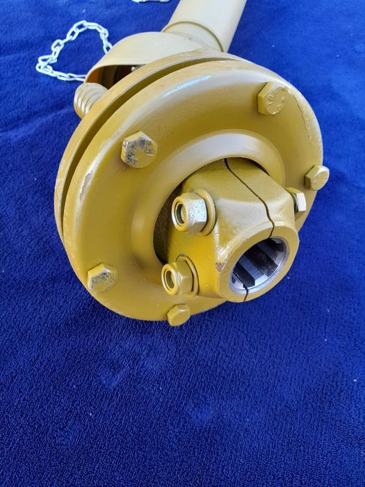 Wałek z sprzęgłem ciernym- 900Nm- 85cm długości np do rębaka kosiarki