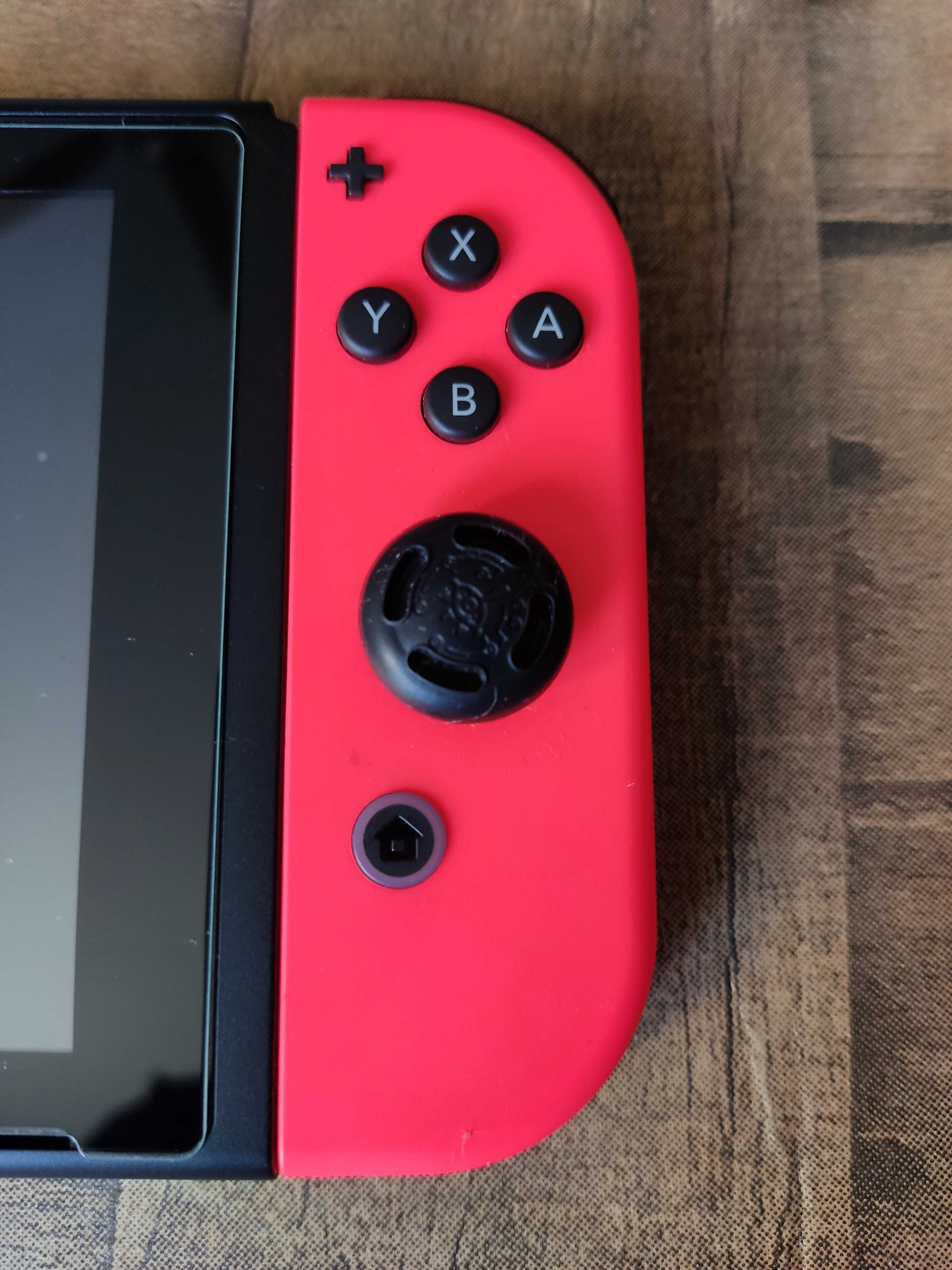 Konsola NINTENDO Switch + Joy-Con Niebiesko-czerwony V2 używana