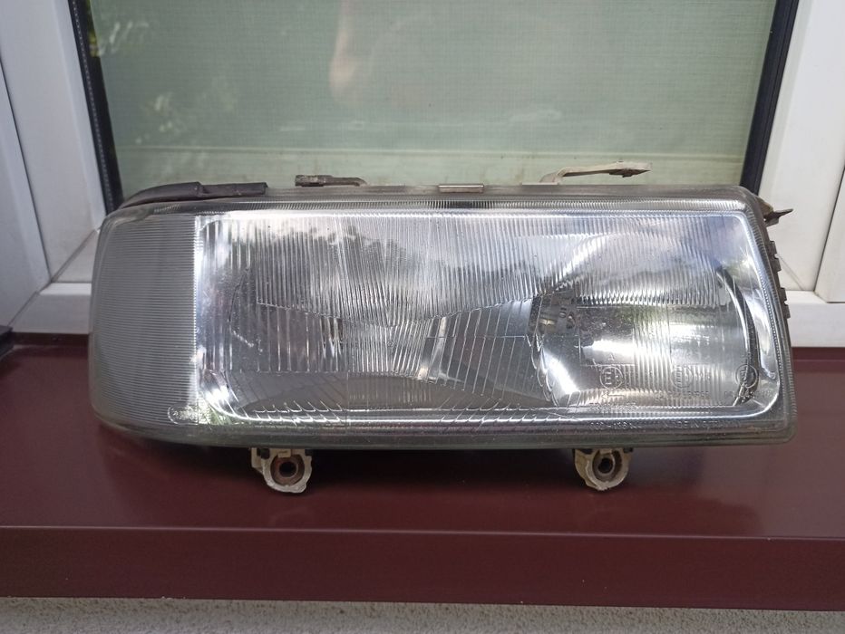 Audi 80 90 B3 lampa przednia prawa reflektor zespolak Hella