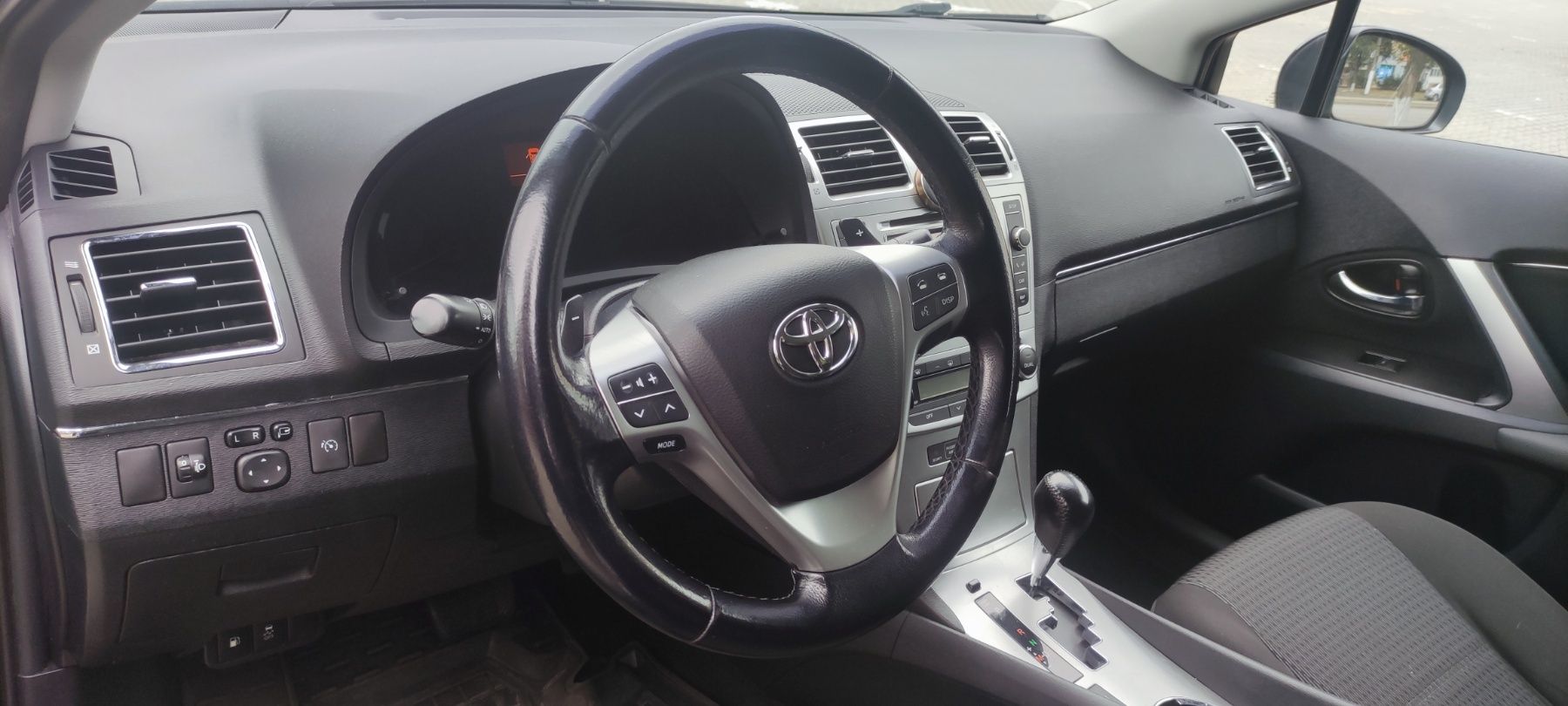 Toyota Avensis 2012