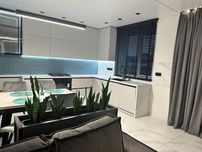 Продам сучасний світлий котедж, в якому ще ніхто не проживав