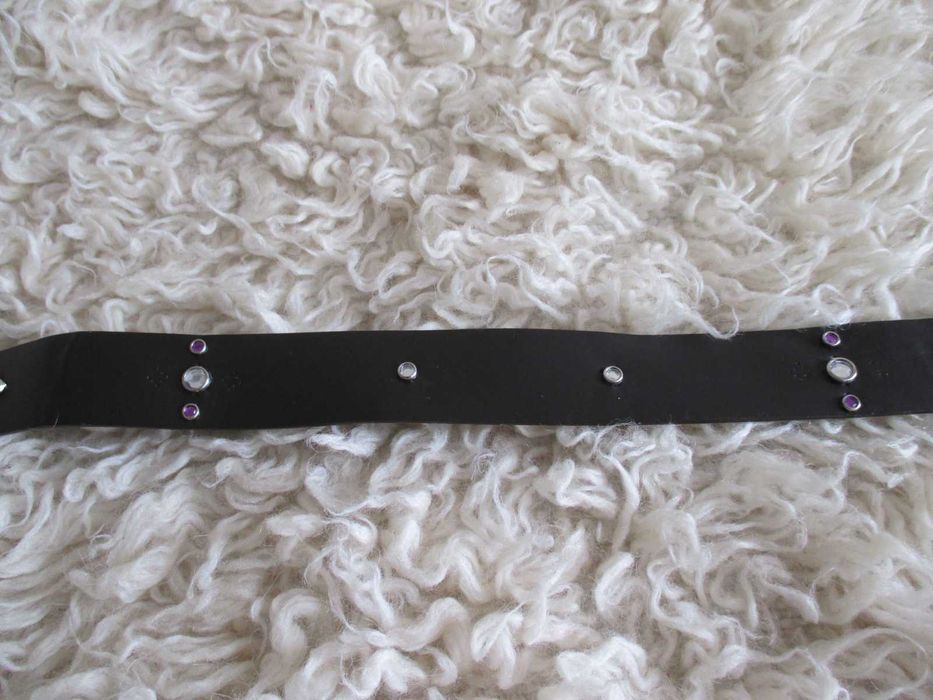 Pasek z ćwiekami w ciemnym brązie damski