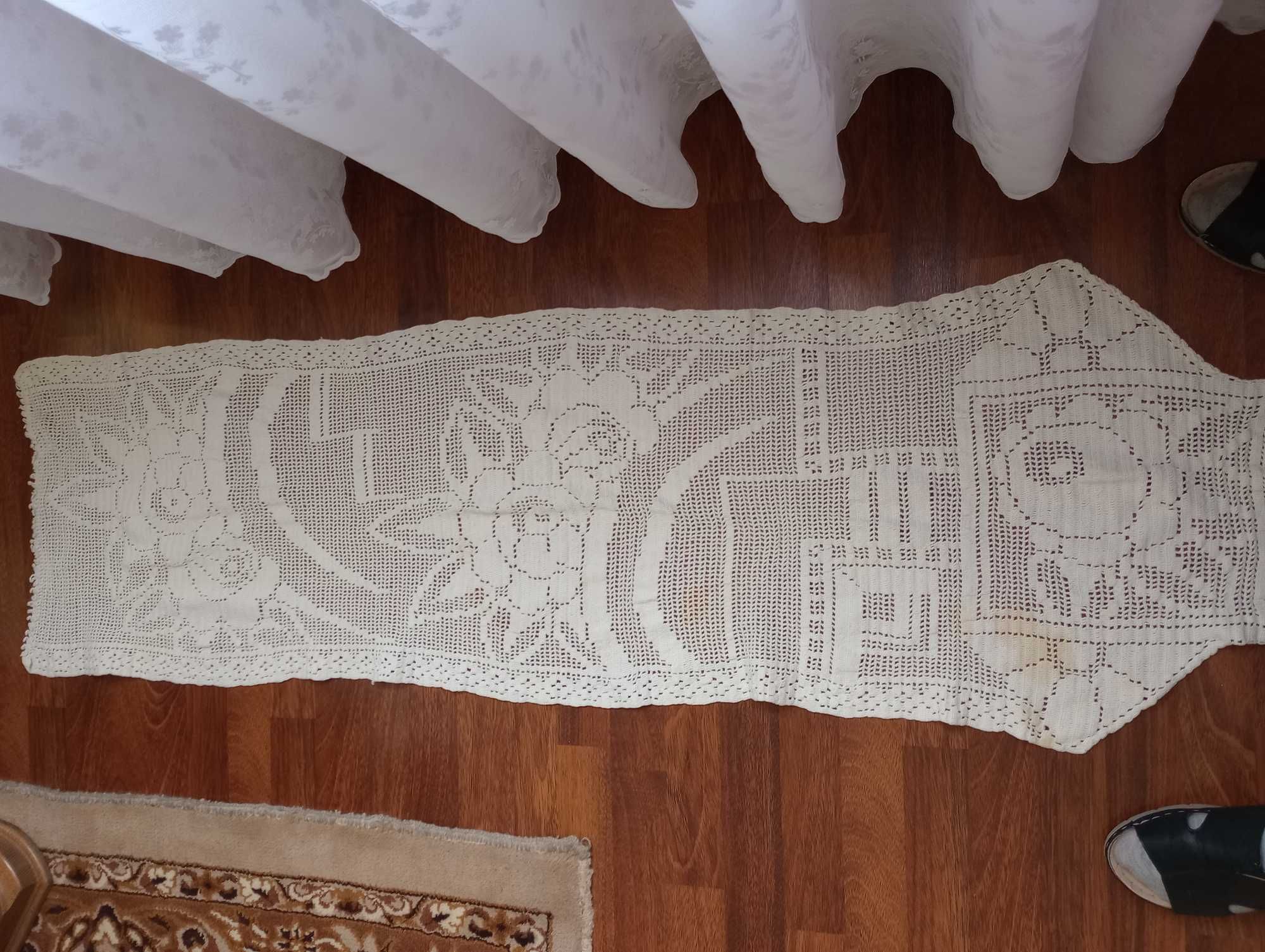 Zasłonka szydełkowa na wąskie okno
