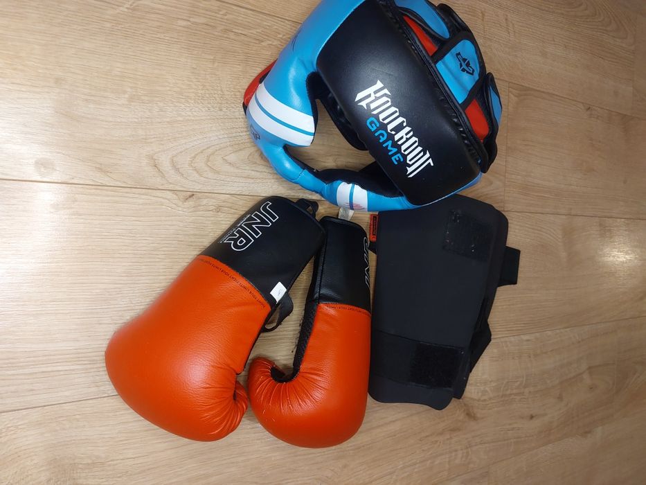 Kask rekawice i nagolenniki dla dzieci