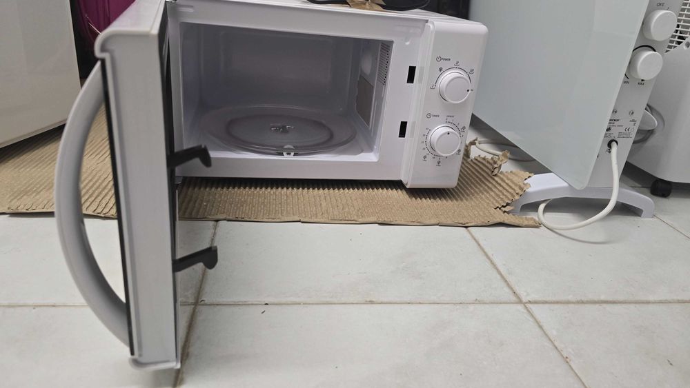 Micro-ondas Flama 1816FL