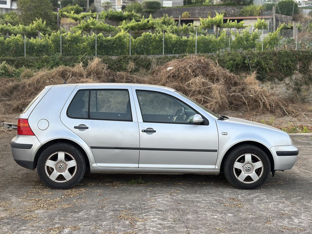 Vw Golf 1.4i com 2 registos