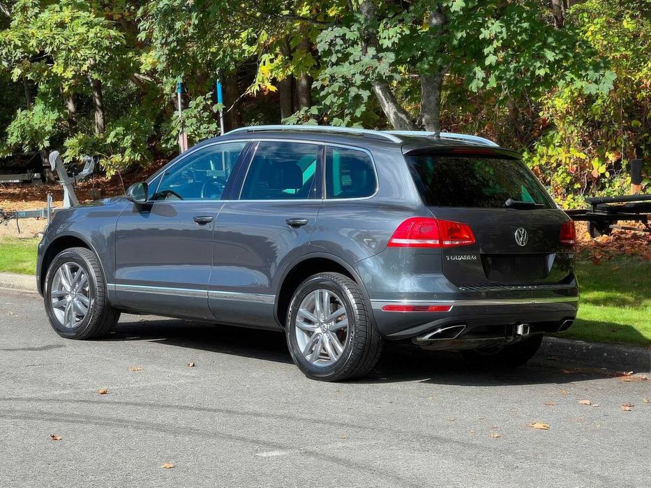 Volkswagen Touareg      2015