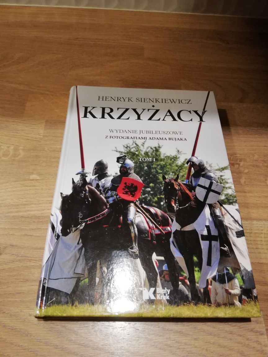 Krzyżacy Sienkiewicza wydanie jubileuszowe z fot. A. Bujaka t. 1 i 2