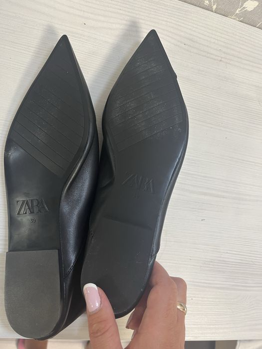 Нові шкіряні мюллі Zara