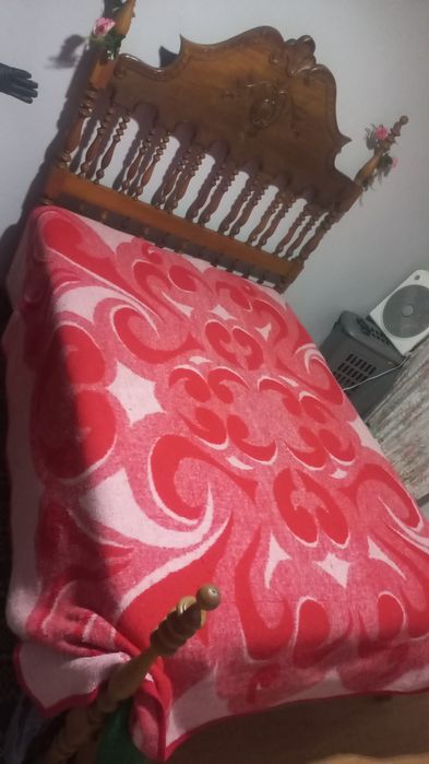 Cama de casal de madeira completa com colchão