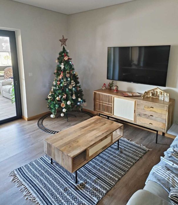 Mesa de centro em madeira de manga maciça