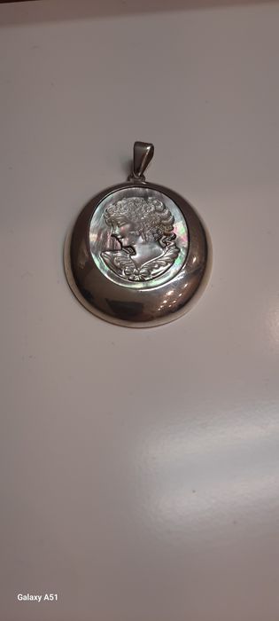 Srebrna zawieszka  kamea