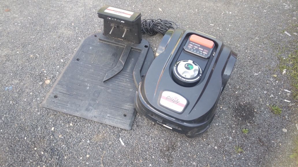 Robot koszący Grizzyl 28V Mr400 kosiarka automatyczna 400m²