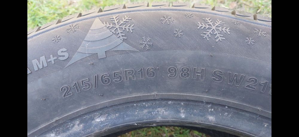 Opony zimowe 215/65R16 4szt