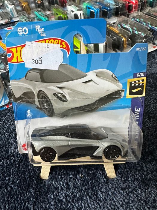 hot wheels aston Martin Valhalla concept srebrny