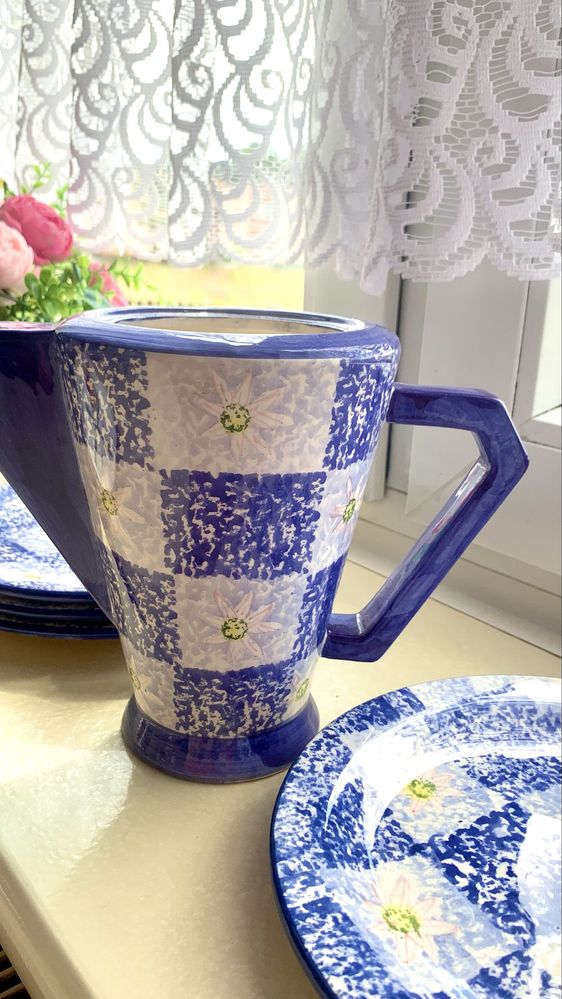 Dzbanek, 4 talerze, pojemniki na sól i pieprz z porcelany