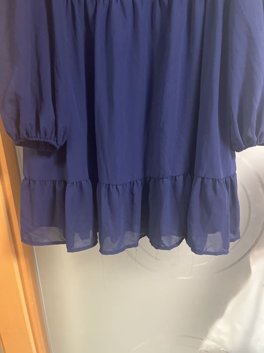 Дуже гарна святкова сукня з прозорими рукавами