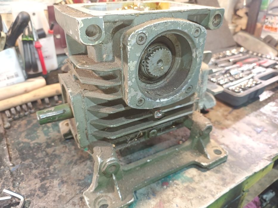 Продам редуктор 1ч80 1:20