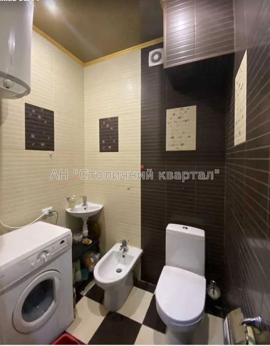 метро Дарниця Трикімнатна сталінка Будівельників 38/14