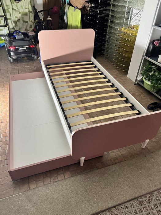 Cama + mesinha cabecaira crianca