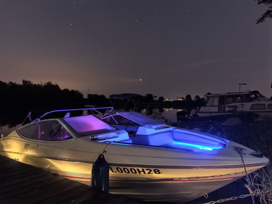 Łódź motorowa 6 osobowa Bayliner Capri 90km + przyczepa