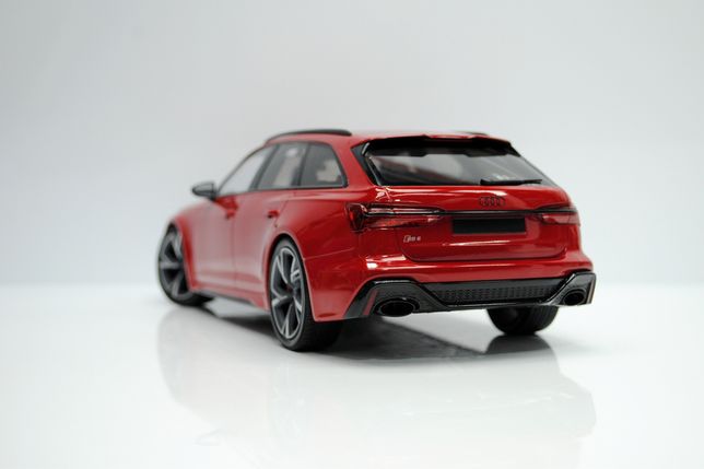 1:18 модель Audi RS6 (C8) Avant 2020 MINICHAMPS