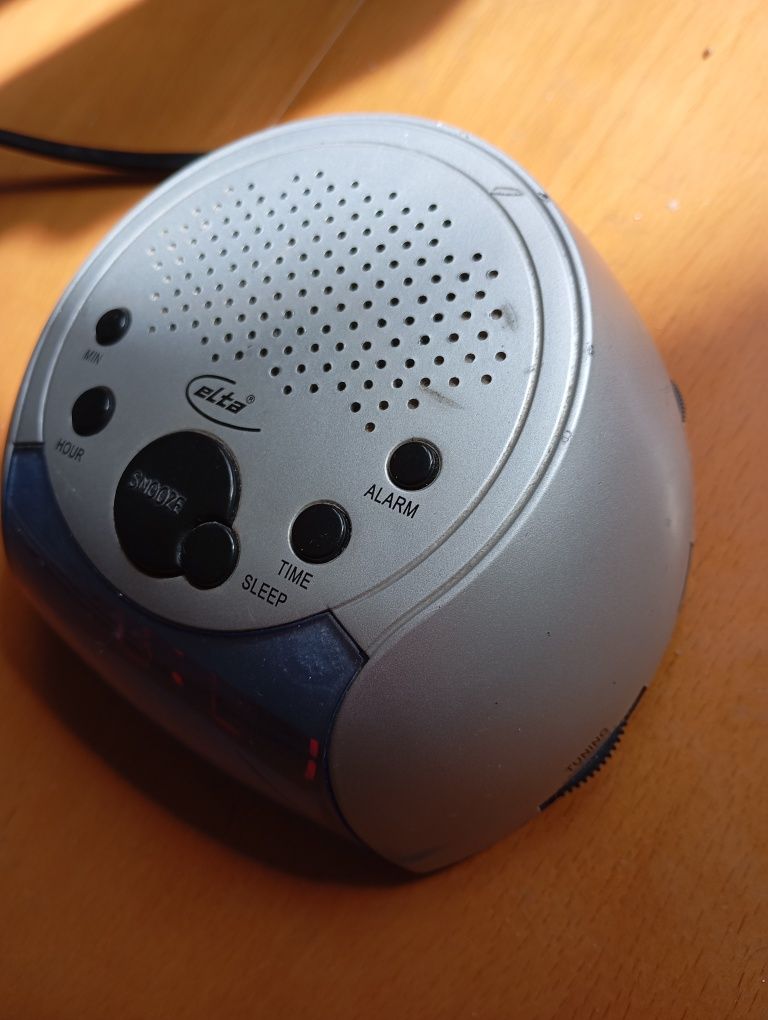 Radio budzik Elta model 4218N działa