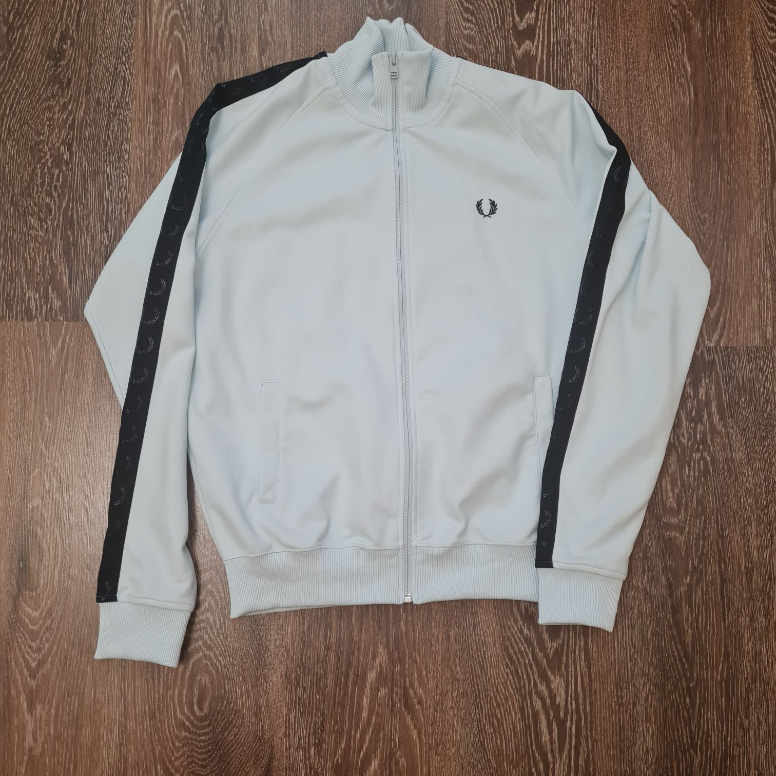 Продам кофту Fred Perry M