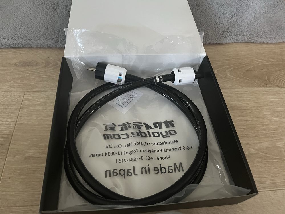 Kabel zasilający Oyaide Tunami GPX-R V1