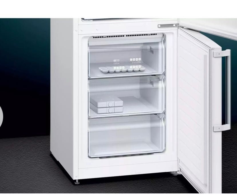 Холодильник Siemens KG39NAW306