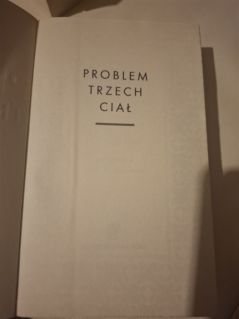 Problem trzech ciał Cixin Liu