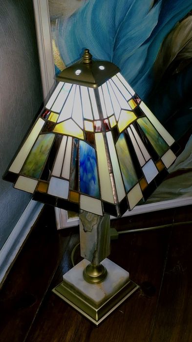 Витражная настольная лампа тиффани