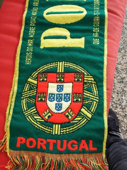 Poster com o Cristiano Ronaldo, cachecol, galhardete de Portugal