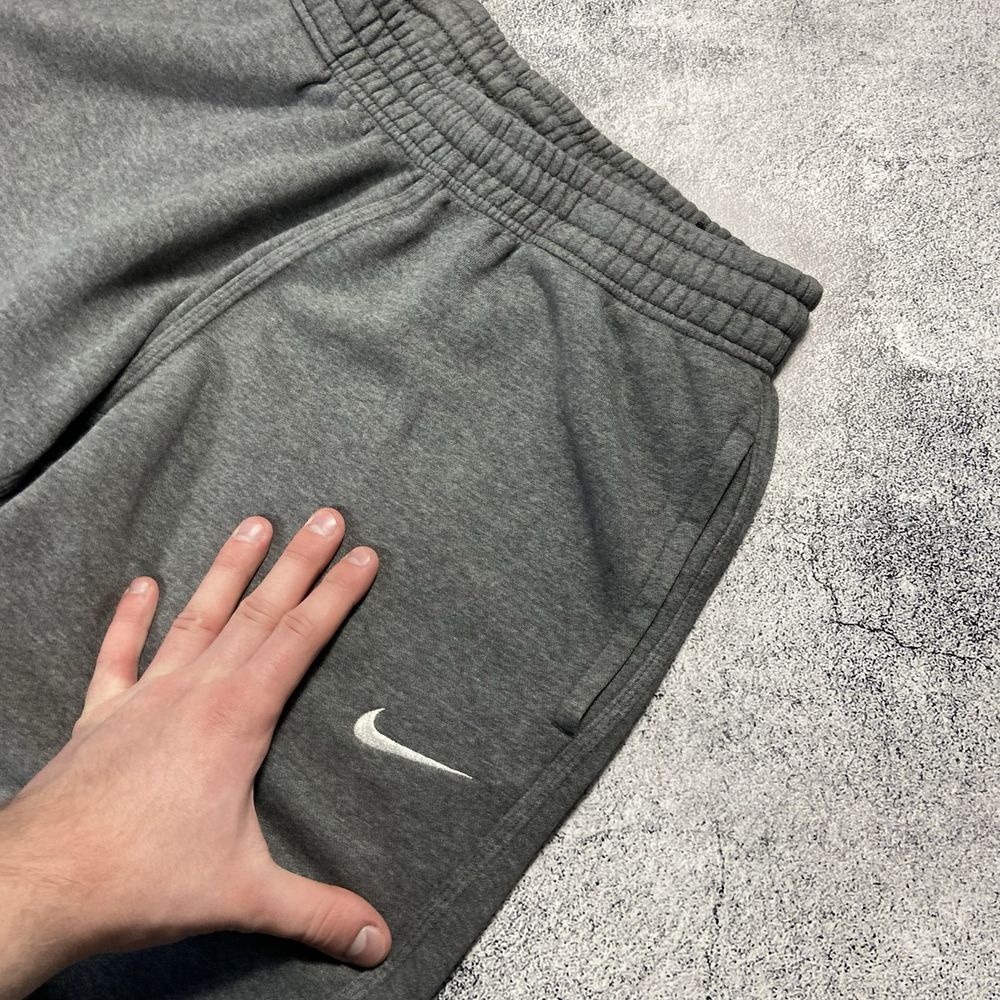 Оригінальні чоловічі штани Nike вільного крою розмір М