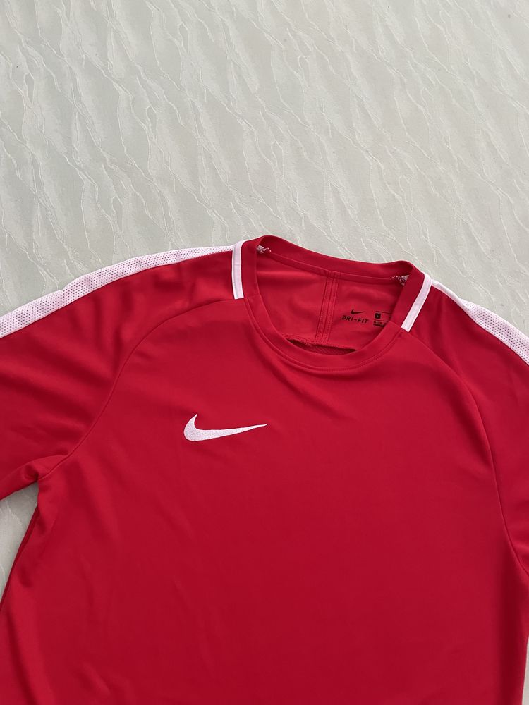 Спортивная футболка nike dri-fit