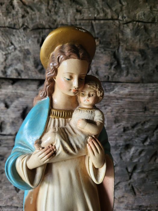 Piękna figurka Maryja Matka Boska z dzieciątkiem Jezus