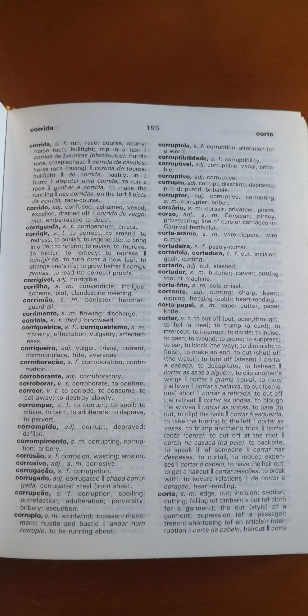 Dicionário Português - Inglês